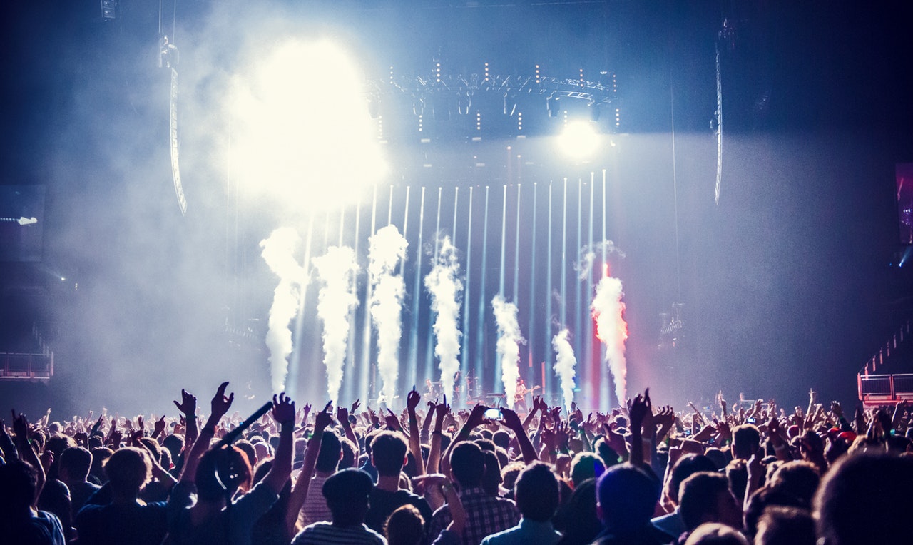Rock-konsert och pyroteknik